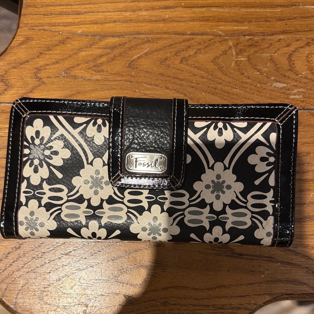 Fossil Black and White Patterned Wallet